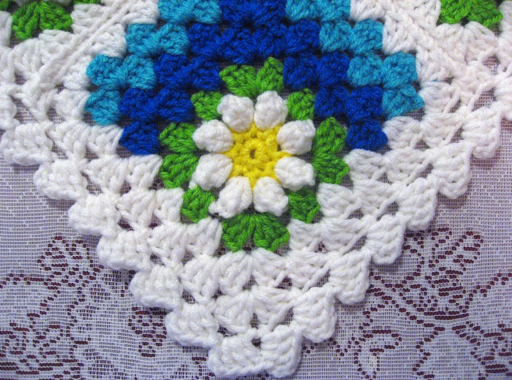 Mitered Summer Daisy border 1