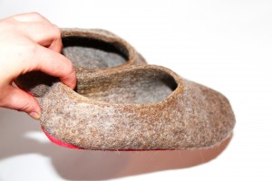 eco felt slippers brown with red rubber sole. women 4