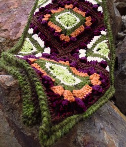 2014-07-20 scarf on rocks