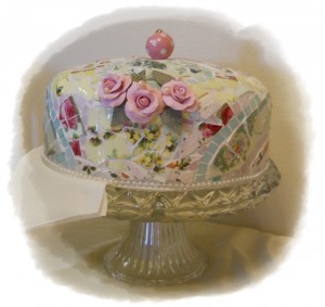 Mosaic cake dome done with cut china plate rims and stained glass Myeuropeantouch