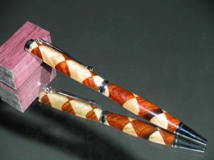 Wood pen in check and oval harlequin pattern