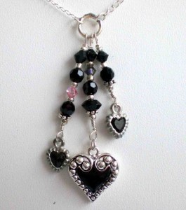 Necklace.Blackhearts.closeup (708x800)