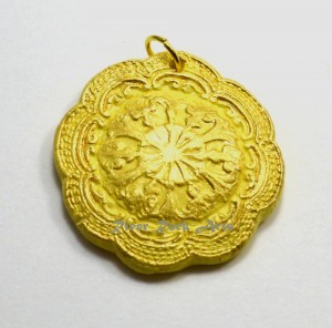 Vintage Style Pendant - Sunflower and Solid Gold front