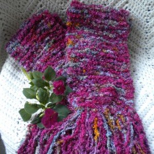 Knitted Chennile Magenta Scarf (570x570)