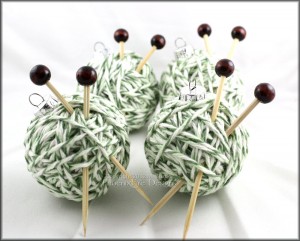 yarn-ball-ornament1b