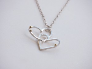 Heart necklace silver and bronze dots (1)