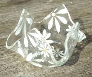 white daisy tea-light