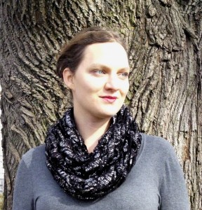 Ribbon Scarf Black and silver face