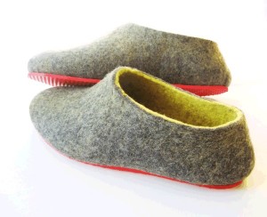 Red Color Sole Felt Wool Shoes Gray Yellow. (600 x 488)