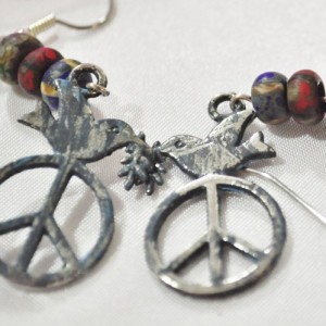 handpainted_peace_sign_and_dove_earring_with_czech_glass_beads_b1837f94