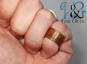 WIDE bentwood lady's ring size 6 of rich primavera wood