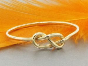 gold-infinity-knot-commitment-ring