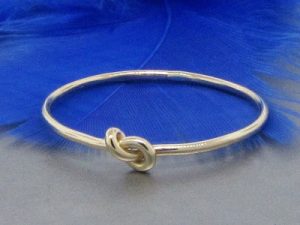 small-solid-gold-forget-me-knot-ring