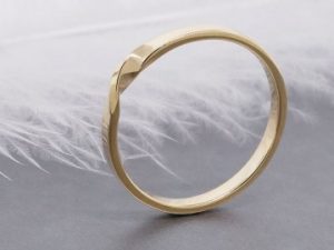 solid-gold-modern-mobius-wedding-ring