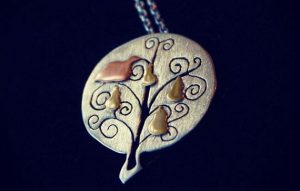 partridge-in-a-pear-tree-gold-silver-necklace